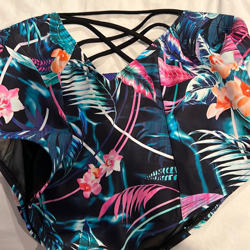NWT Torrid 2 piece bathing suit